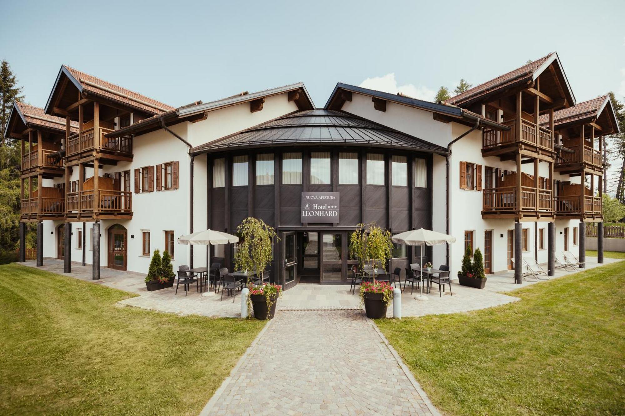 Hotel Leonard Nova Ponente Exterior foto